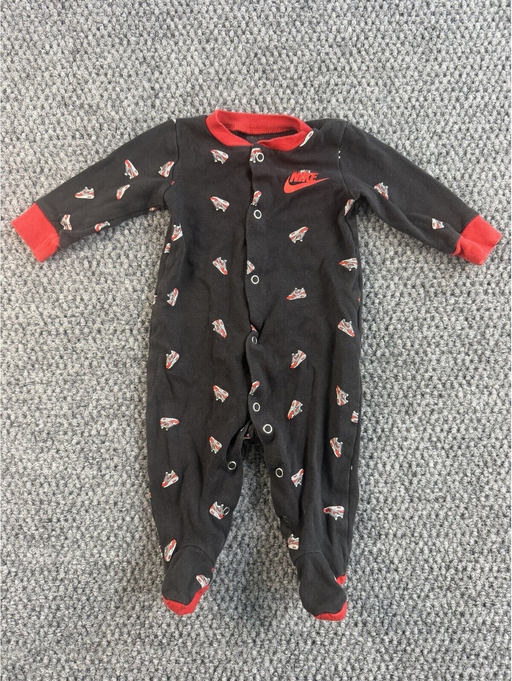 Nike Baby Footed Sleeper Pajamas Black Red Shoe Print Snap Front 6M Cotton